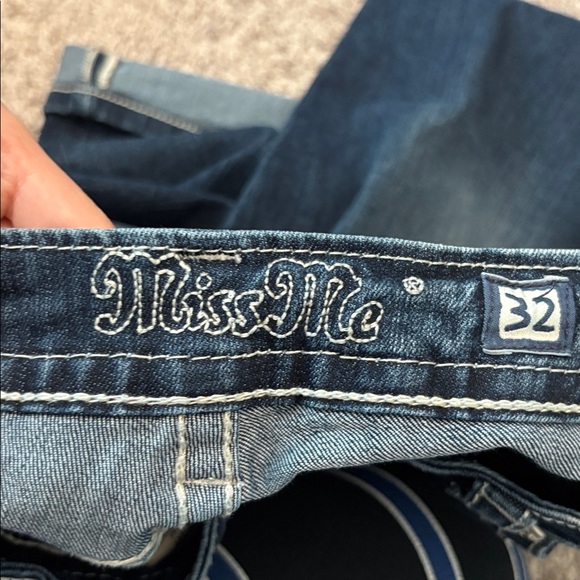 Miss Me Signature Dark Blue Cropped Jeans with Embroidery Cuffed Capri - Picture 5 of 6